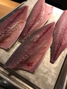 活きのいい鯖 入ってますよ Fujimaru Wine Shop 株式会社パピーユ